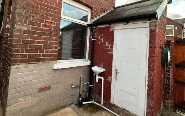 4 Bed House - Sleeps 10 - Garden - Parking - Wifi