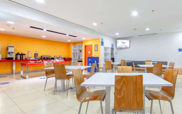 Sleep Inn Leon Antares Hotel