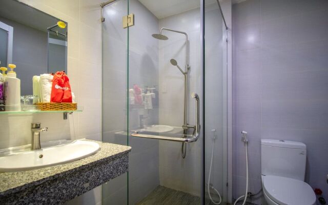 Reddoorz Plus near Phan Xich Long
