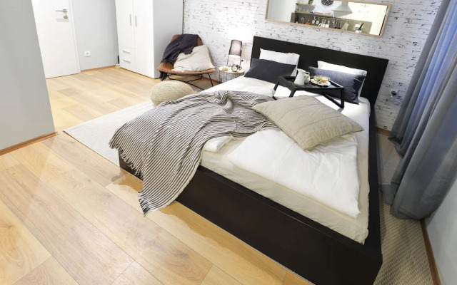 Deluxe Adria Square Studios