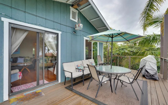 Breezy Kailua-kona Bungalow w/ Lanai & Ocean View!