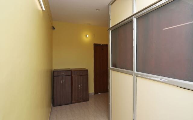 OYO 14818 Sudarshan Apartment