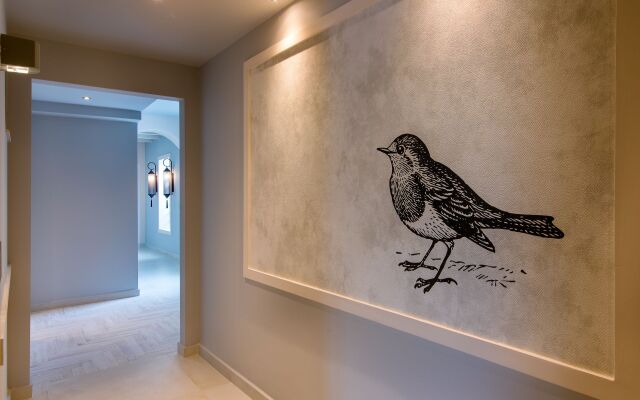Neikos Luxury Suites