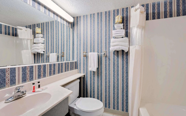 Travelodge by Wyndham Grand Forks