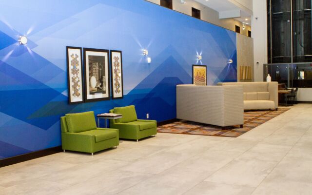 Holiday Inn Express & Suites San Antonio Medical-Six Flags by IHG