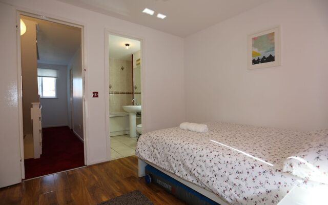 Beautiful 3 Beds House - Thamesmead