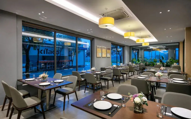 Golden Season Hotel