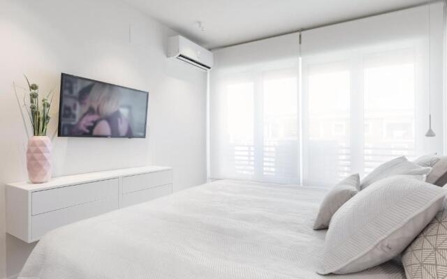 Francisco Silvela Apartment by Flatsweethome