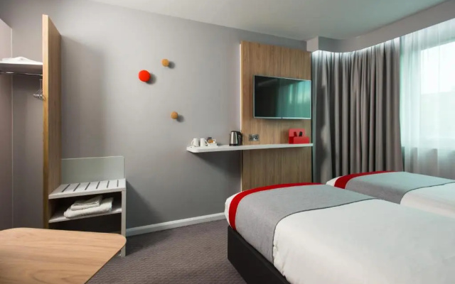 Holiday Inn Express Leeds City Centre Armouries by IHG