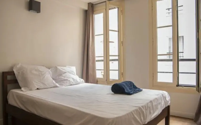 Into Paris - Marais Apartment