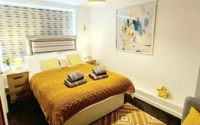 2bdr- sea Breeze - Family Friendly- Parking-int