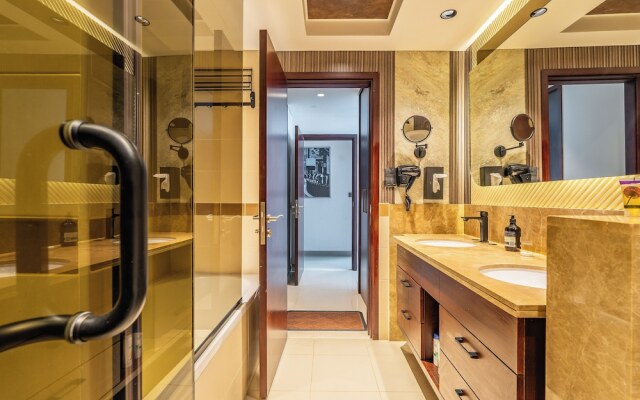 Luxury Condo With Burj Khalifa and Fountain Views