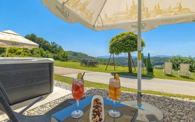 Pool & Whirlpool Villa Art Three