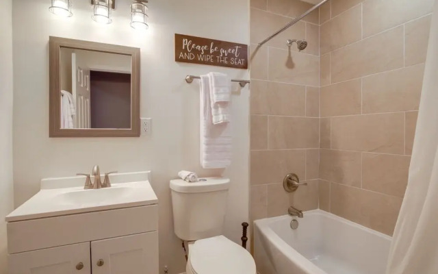 Charming Memphis Apartment: Remote-work Friendly!