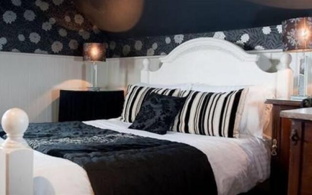 Ravenwood Hall Hotel
