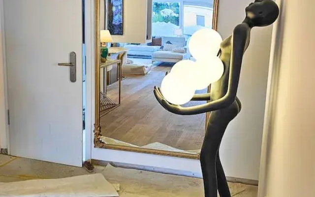 Luxus Neubau 170m2 Loft mit Pool Garten