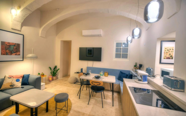 136 - Stylish & traditional 1 bedroom apartment