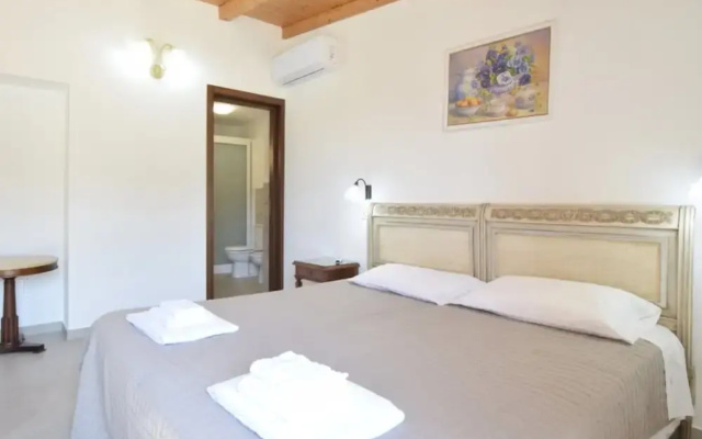 Elegant Villa With Swimming Pool Near Etna