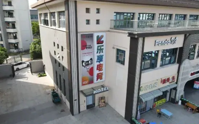 Lexiang E-Sports Hotel (Shanghai Lin-gang University City)