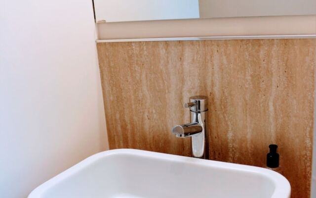 Modern Arthurs Seat Apartment