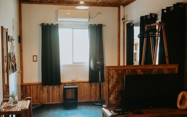 Everyday Sunday Hotel Cafe