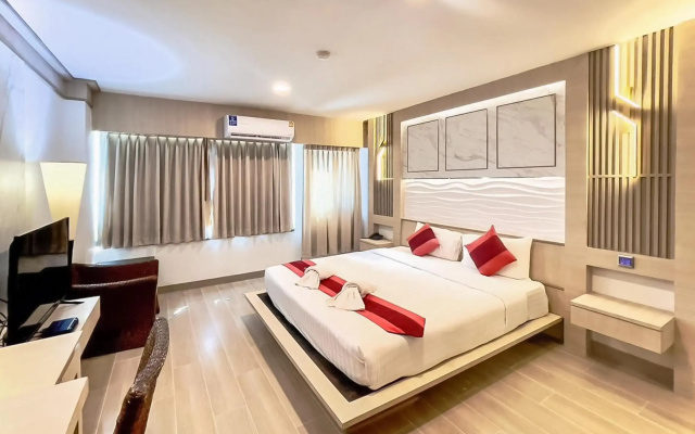 Ruean Phae Royal Park Hotel