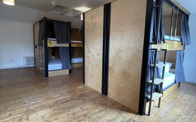 Leevin Hostel George