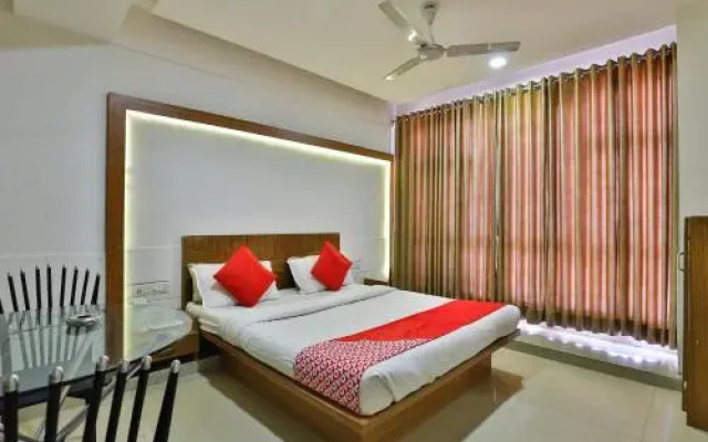 Hotel Midway Residency