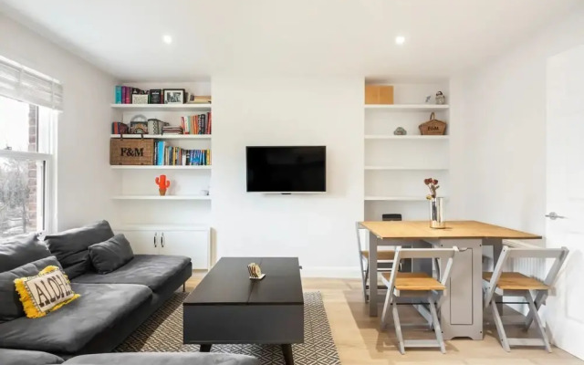 Modern, Cosy and Bright 1 Bedroom Apartment in Ealing