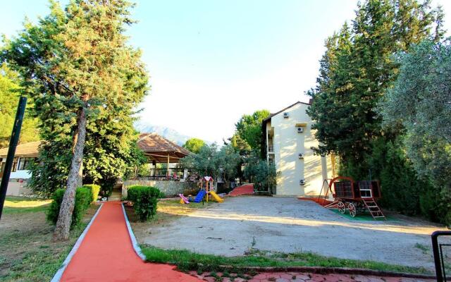 Petit Garden Hotel