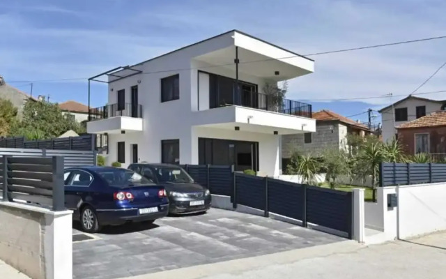 Luxury Slatine Apartments With Terrace and Garden