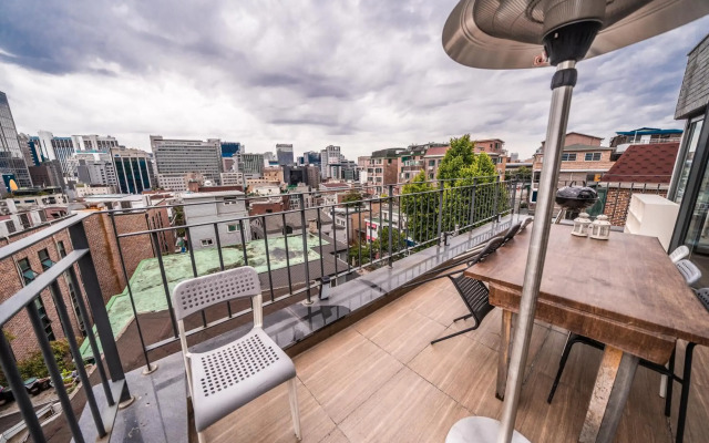 Myeongdong Artmonstay Guesthouse