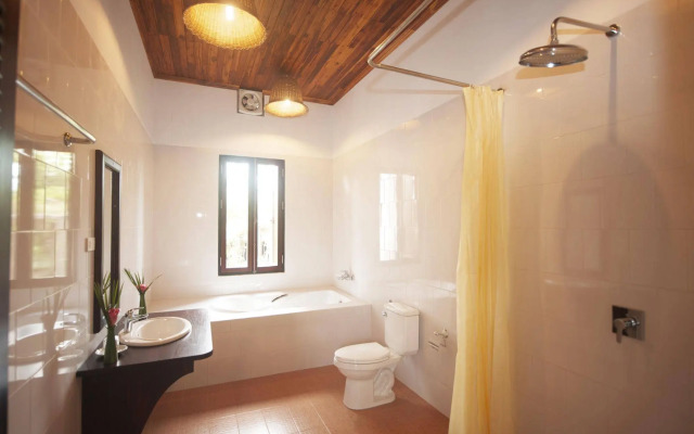 Nam Ou Riverside Hotel & Resort