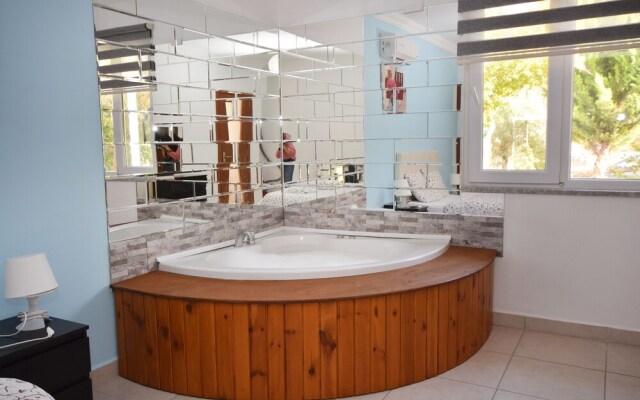 Villa Selcuklu by Helaltatilvillalari