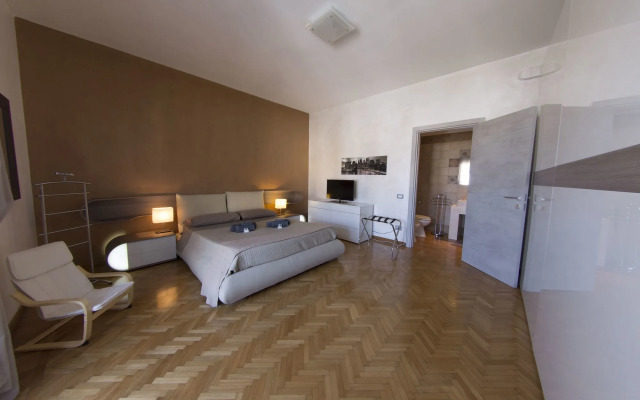 Penthouse Station Luxury Suites & Apts - фото 5