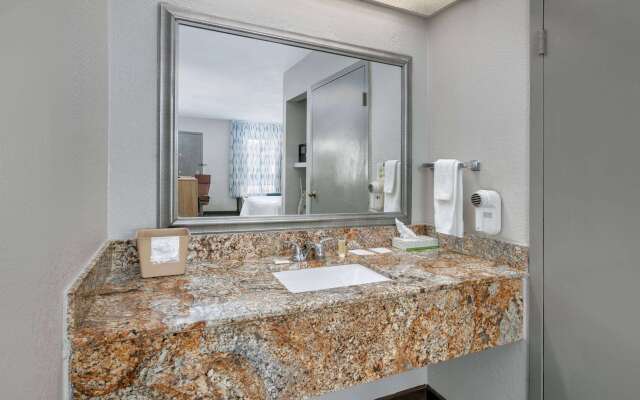 Days Inn by Wyndham Greenville MS