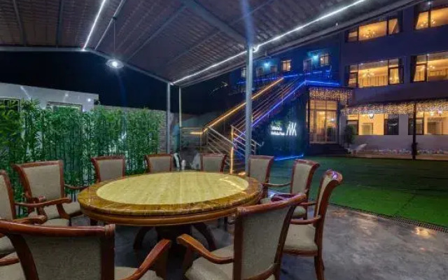 Mengka Holiday Inn