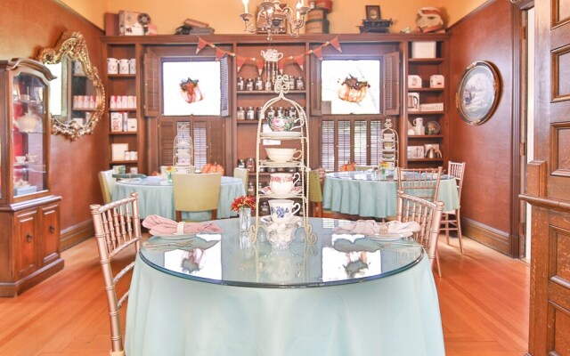 Mathis House, A Victorian Bed & Breakfast and Tea Room at 600 Main