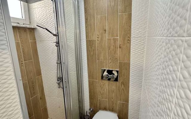 Отель Crowned Plus Hotel