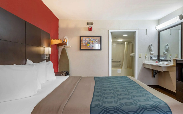 Econo Lodge North