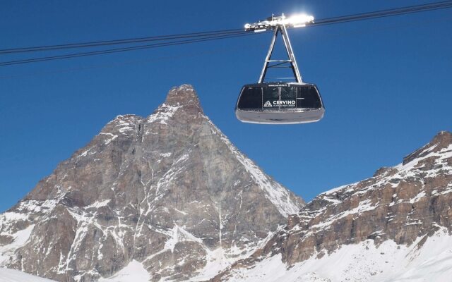 Contemporary Apartment in Breuil-Cervinia near Ski Area