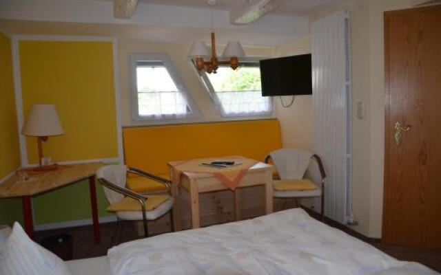 Hotel garni & Oma's Heuhotel 'Pension zur Galerie'