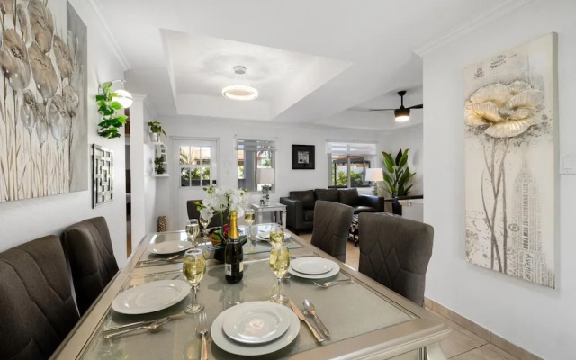 Charming Home With Big Outdoors Pool in Noord