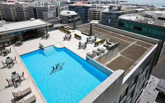 Lovely Bright Apartment With Balcony, Pool And Gym