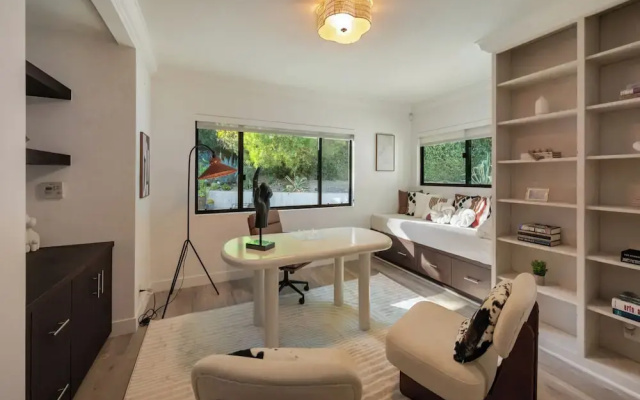 Valea Estate - Secluded Beverly Hills Retreat 1-acre Oasis