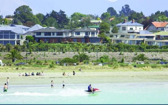 Baywatch Motor Lodge