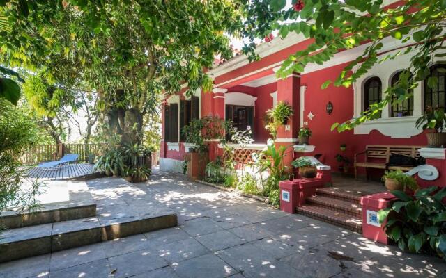 Casa Vermelha Hostel
