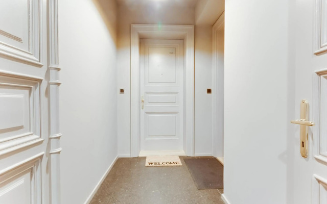 Royal Residence Apartment in the Heart of Prague