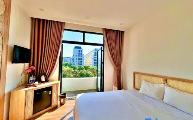 S79 Sofia Grand World