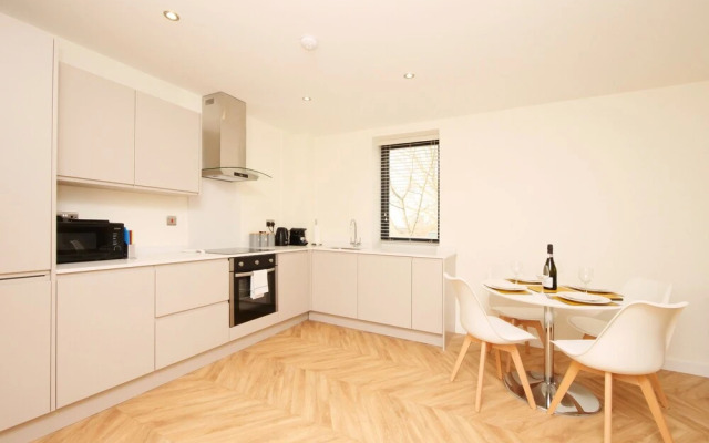 Modern Spacious 2 Bedroom Apartment